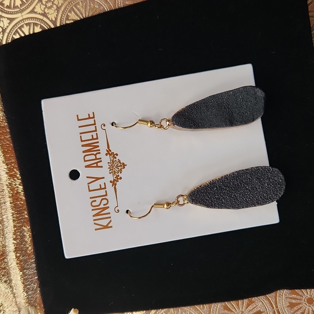 Kinsley Armelle Black Earrings